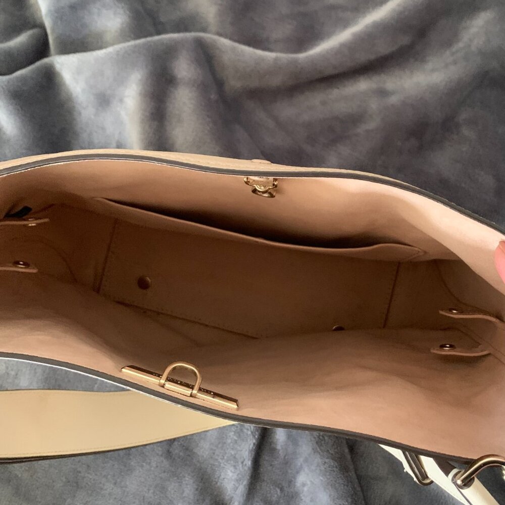 Kate Spade New York Beige Multi River Large Bucket Bag - Picture 6 of 16
